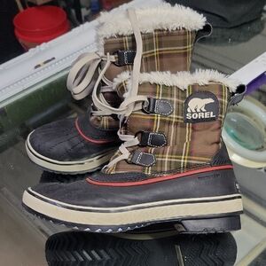 Womens 9  Sorel Tivoli plaid duck boots.  Perfect Condition